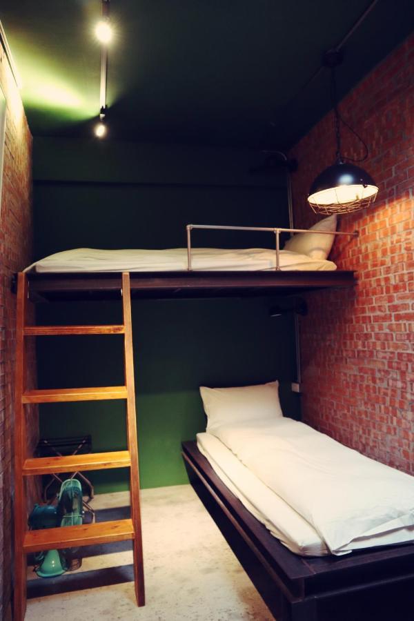 Travel Charger Hostel Hualien City Exterior photo