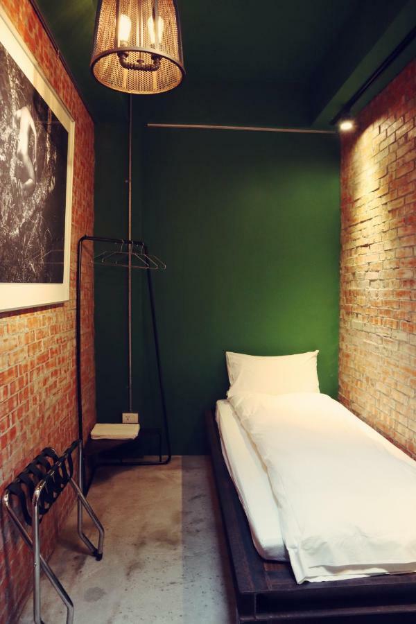 Travel Charger Hostel Hualien City Exterior photo
